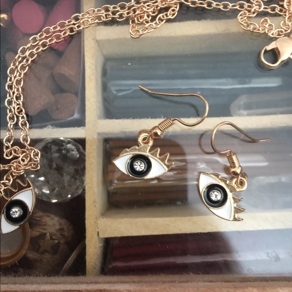 Beautiful set of eyes necklace and earrings - Picture 3 of 7